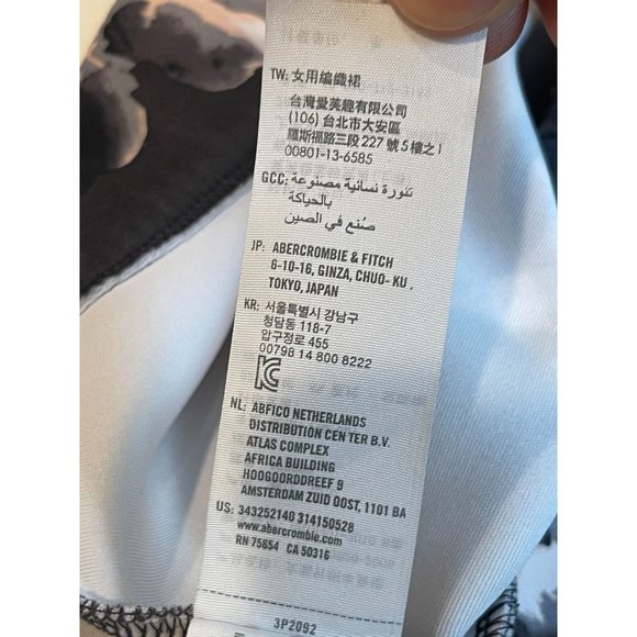 Hollister California Womens Floral Scuba Skater Skirt Black White Size Small - Picture 6 of 6